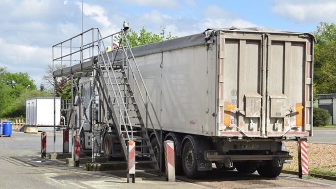 Les flux constituent le principal souci pour l’approvisionnement, avec un maillon essentiel : les chauffeurs. © Y. BOLOH